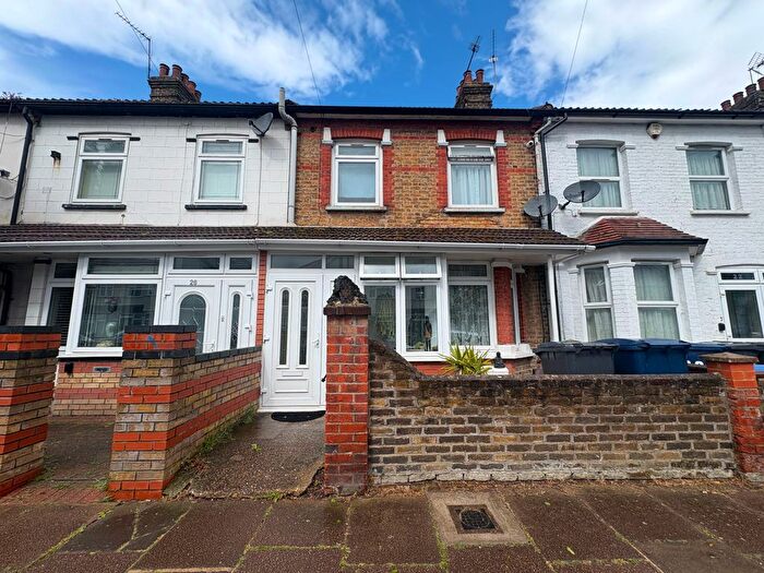3 Bedroom Terraced House For Sale In Stratford Road, Southall, UB2