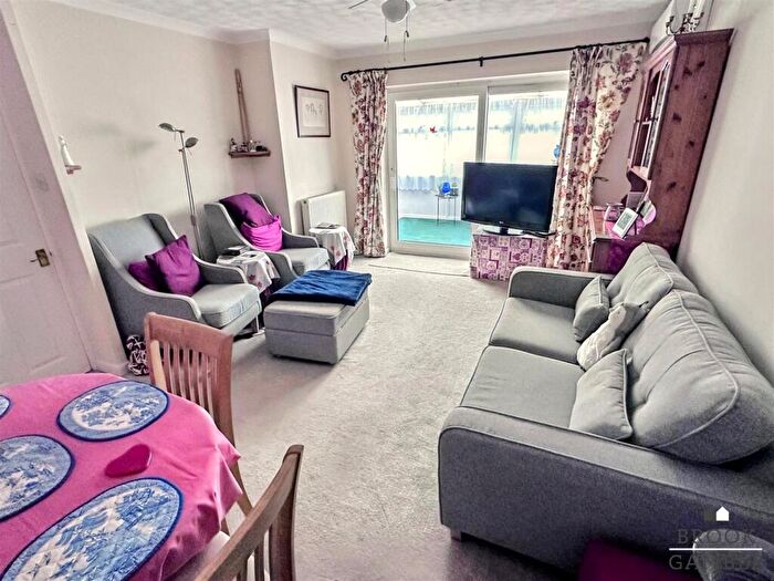 2 Bedroom Bungalow For Sale In Jay Close, Eastbourne, BN23