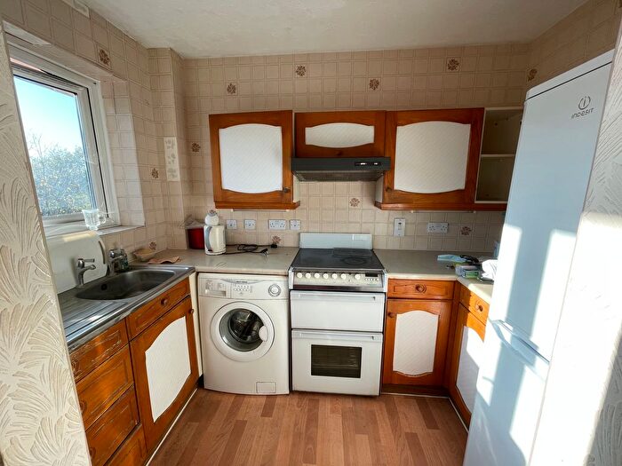 1 Bedroom Detached House For Sale In Woodcock Hill, Harrow, HA3