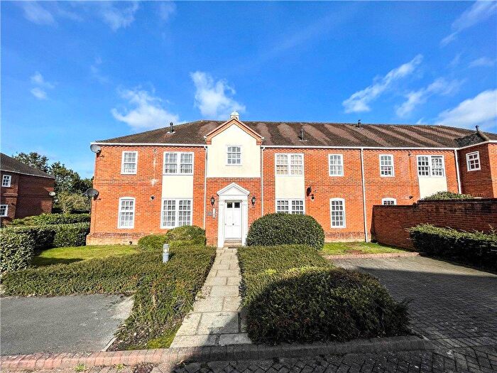 1 Bedroom Flat To Rent In Calcott Park, Yateley, GU46