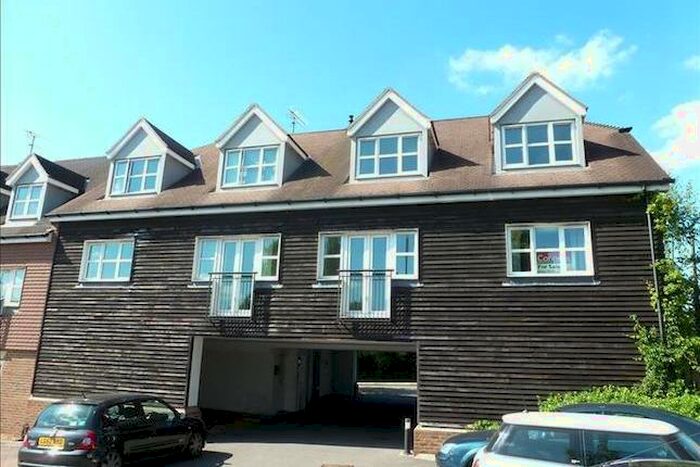1 Bedroom Flat To Rent In Kitsbridge House, Copthorne, RH10