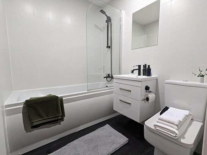 1 Bedroom Apartment To Rent In Rufus Court, LS14