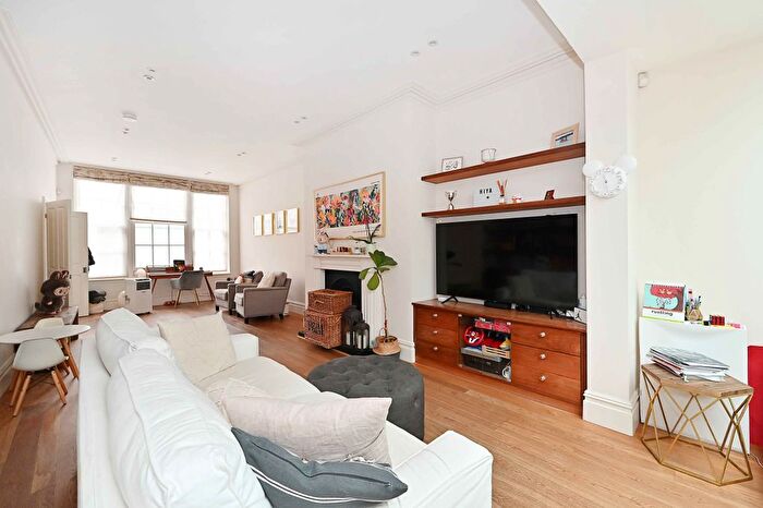 4 Bedroom Flat To Rent In Petersham Mews, SW7
