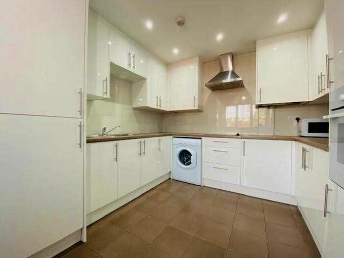 1 Bedroom Flat To Rent In Salt Hill Way, Slough, SL1