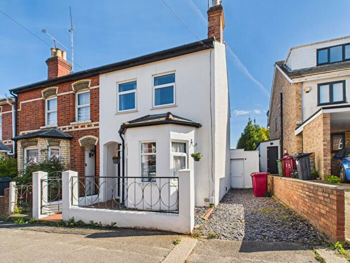 3 Bedroom End Of Terrace House For Sale In Elm Park Road, Reading, Reading, RG30