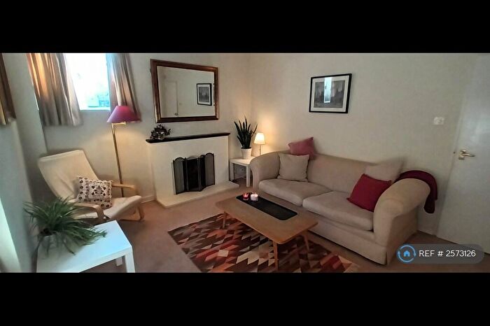 2 Bedroom Flat To Rent In Nightingale Lane, Clapham, SW12