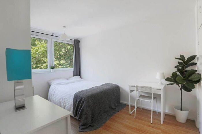 3 Bedroom Flat To Rent In St Helena Road, Surrey Quay, SE16