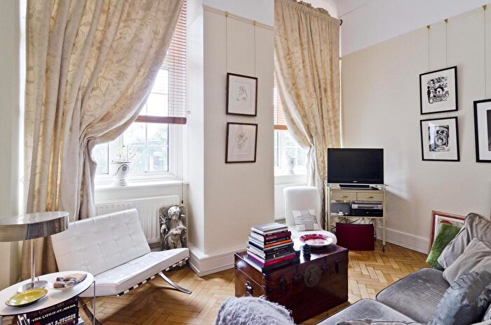 2 Bedroom Apartment To Rent In Rosebery Avenue London, EC1R
