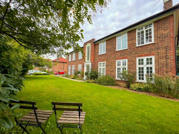 2 Bedroom Apartment To Rent In Portsmouth Road, Thames Ditton, KT7