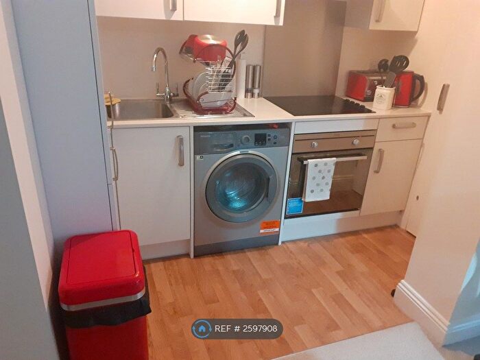 2 Bedroom Flat To Rent In Verulam Place, Bournemouth, BH1