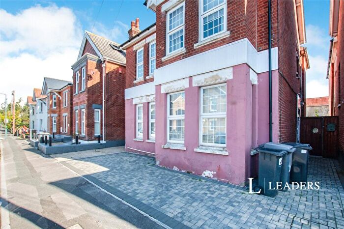 Detached House To Rent In Wolverton Road, Bournemouth, Dorset, BH7