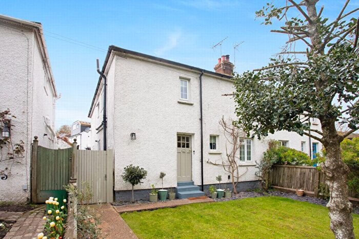 4 Bedroom Semi Detached House For Sale In Castle Road, Hythe, CT21