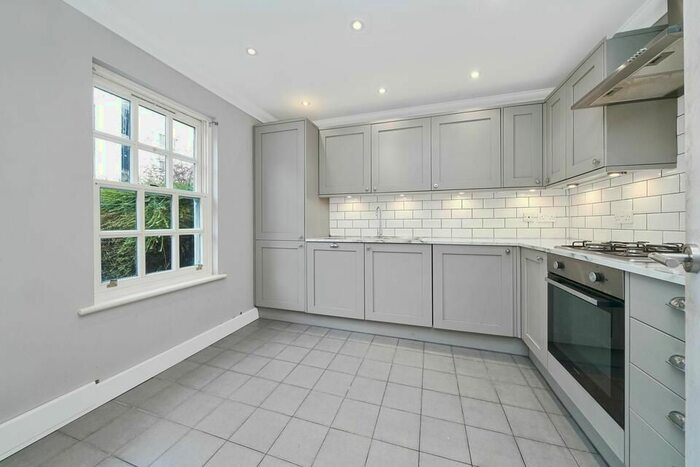 4 Bedroom Town House To Rent In Angel Mews, London, E1