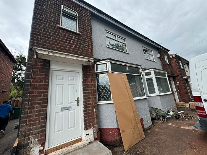 2 Bedroom Semi-Detached House To Rent In Birmingham New Road, Dudley, DY1