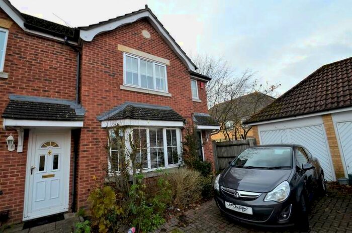 4 Bedroom End Of Terrace House To Rent In Nightingale Shott, Egham, TW20
