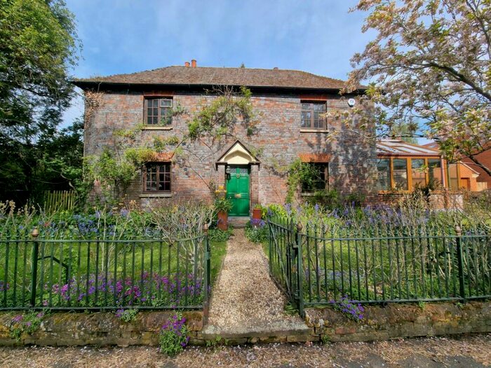 4 Bedroom Detached House For Sale In Newbury Road, Kingsclere, Newbury, Hampshire, RG20