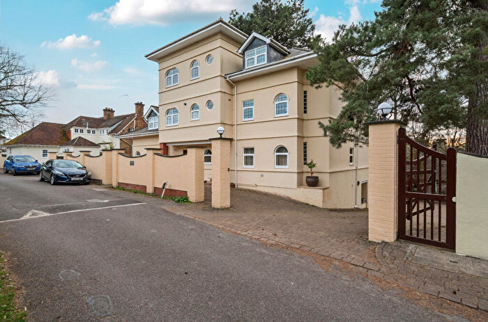 2 Bedroom Maisonette For Sale In The Ridge, Woking, Surrey, GU22