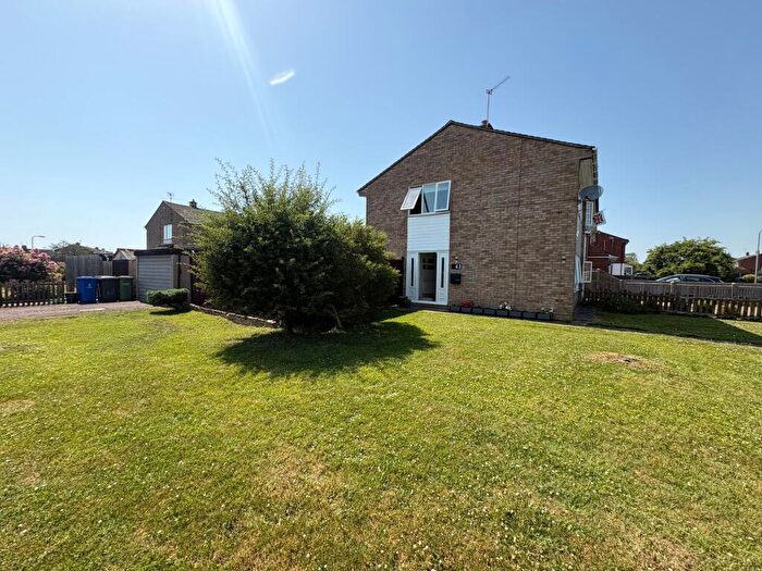 4 Bedroom Semi-Detached House For Sale In High View, Deanshanger, MK19