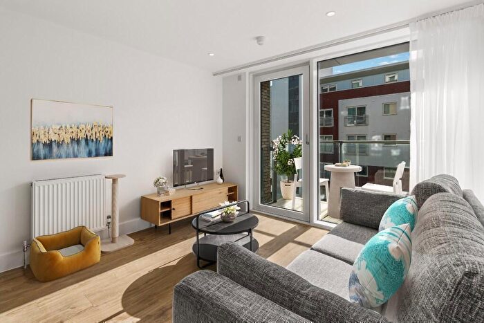 2 Bedroom Apartment To Rent In Station Approach, Epsom, Surrey, KT19