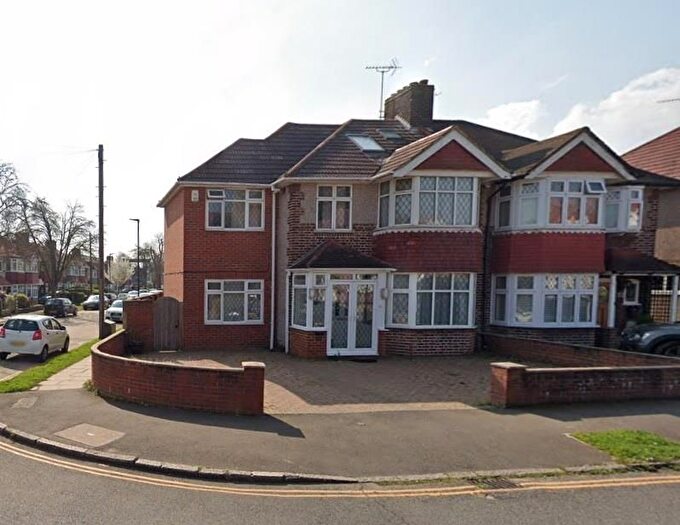 6 Bedroom Semi-Detached House To Rent In Park Road, Hounslow, TW3