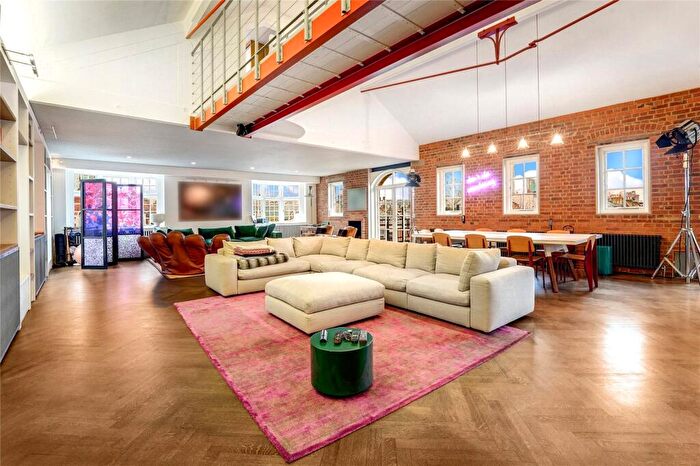 3 Bedroom Apartment To Rent In Battersea High Street, London, SW11