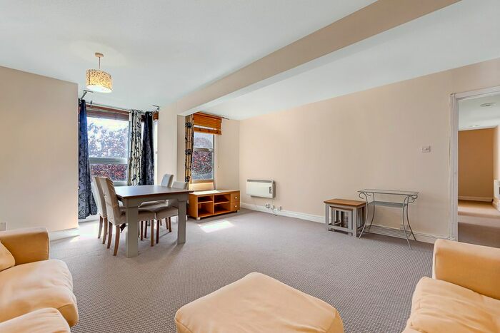 2 Bedroom Flat To Rent In The Falcons, Clapham Junction, SW11