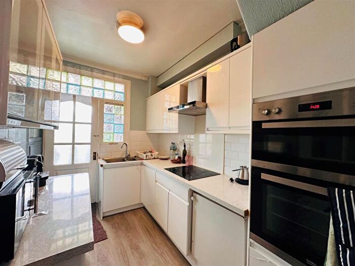 4 Bedroom Detached House To Rent In Lordship Lane, London, N17