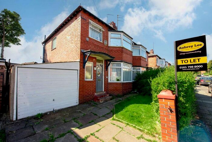 3 Bedroom Semi-Detached House To Rent In Parksway, Manchester, M25