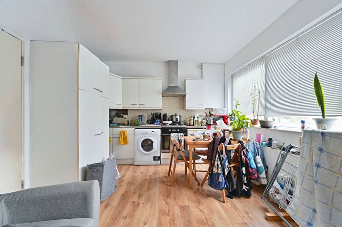 3 Bedroom Property For Sale In Cromer Stree, King's Cross, London, WC1H