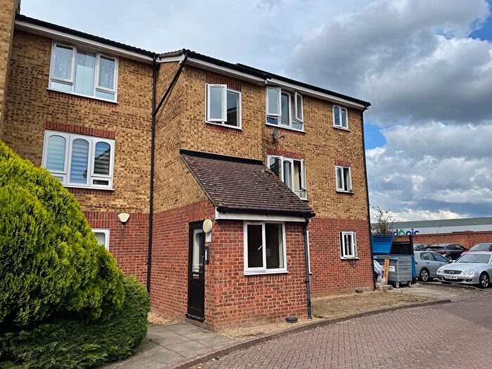1 Bedroom Studio To Rent In Frazer Close, Romford, RM1