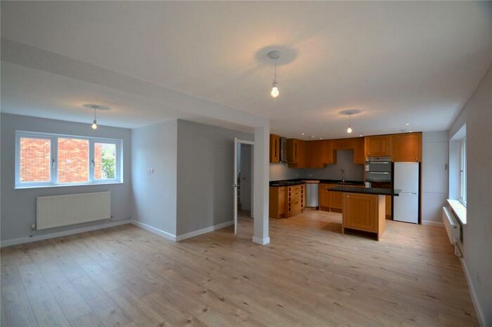 3 Bedroom End Of Terrace House To Rent In Wroxham, Bracknell, Berkshire, RG12