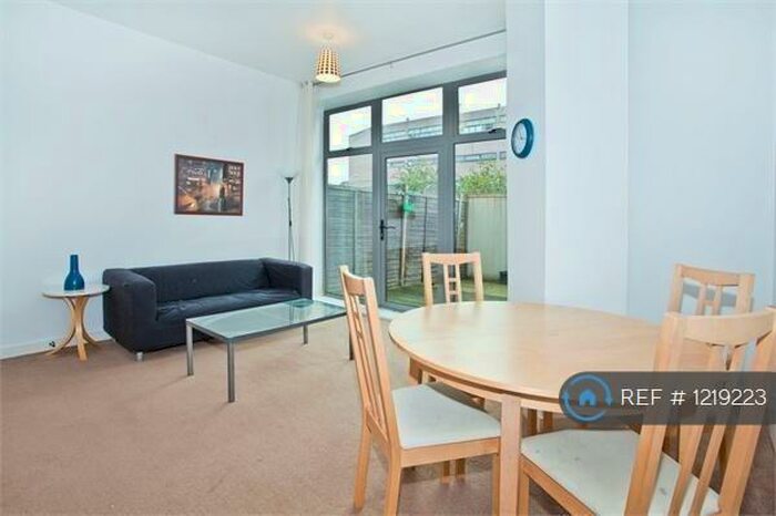 2 Bedroom Flat To Rent In Kingsley Mews, London, IG1