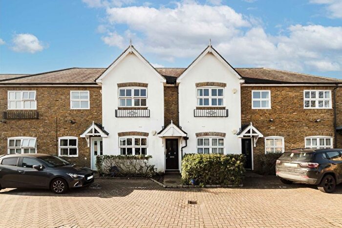 2 Bedroom Flat To Rent In Knights Place, Twickenham, TW2