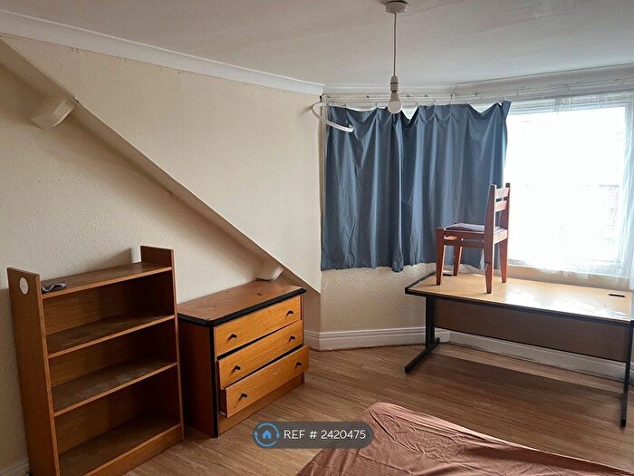 5 Bedroom Semi-Detached House To Rent In Crossley Terrace, Newcastle Upon Tyne, NE4