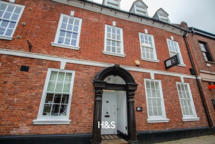 2 Bedroom Apartment To Rent In High Street, Warwick, CV34