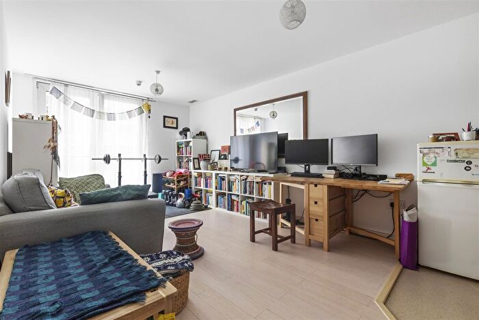 1 Bedroom Flat For Sale In Salamanca Place, London, Vauxhall, SE1