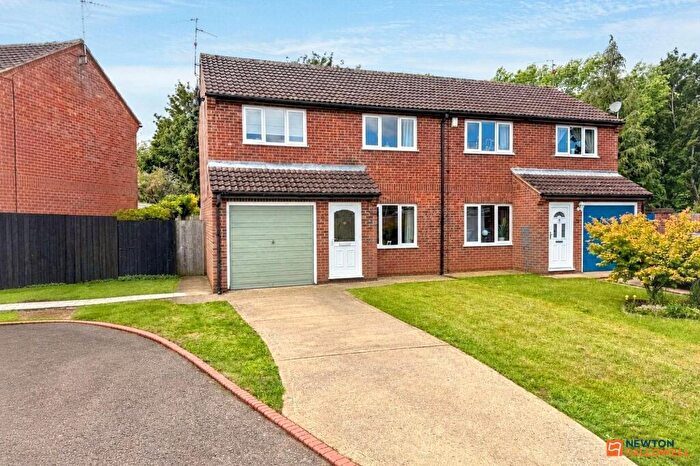 3 Bedroom Semi-Detached House For Sale In Tanglewood, Werrington, Peterborough, PE4