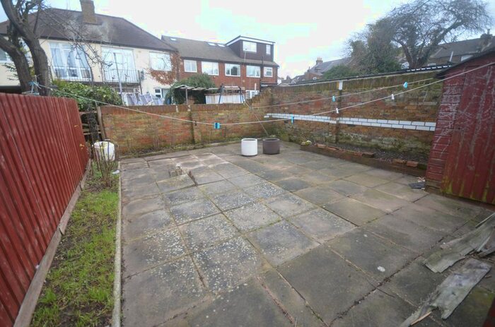 1 Bedroom Flat To Rent In Buntingbridge Road, Ilford, IG2