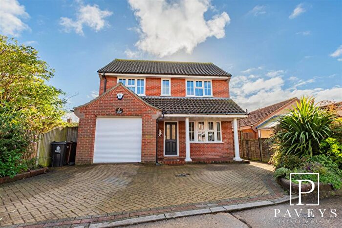 3 Bedroom Detached House For Sale In Waltham Way, Frinton-On-Sea, CO13