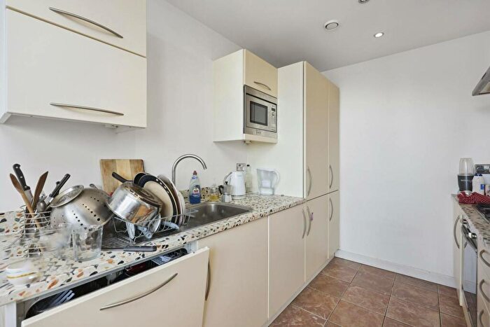 2 Bedroom Flat To Rent In East India Dock Road, Bow, London, E14