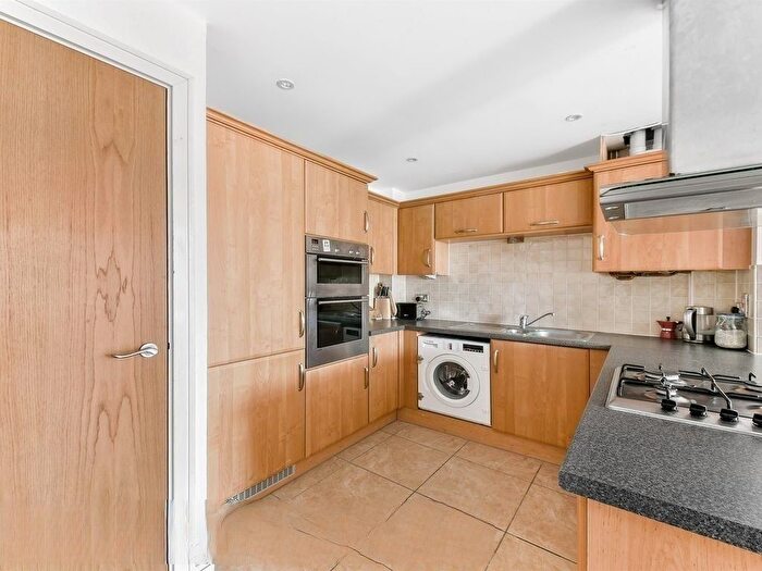 2 Bedroom Flat To Rent In Innova Court, Leslie Park Road, Croydon, CR0