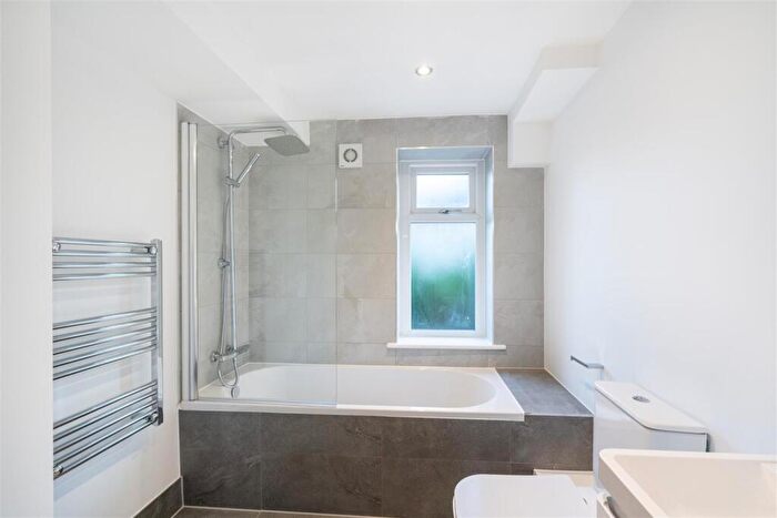 2 Bedroom Apartment To Rent In Brand New Two Bed Apartment - Headingley, LS6