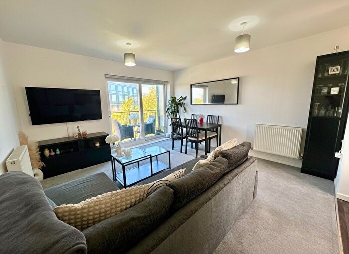 2 Bedroom Flat For Sale In Drake Way, Kennet Island, Reading, RG2
