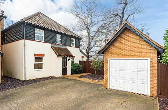4 Bedroom Detached House For Sale In Eleanors Close, Thundridge, SG12
