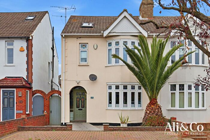 4 Bedroom Semi Detached House For Sale In Lodge Lane, Grays, RM16