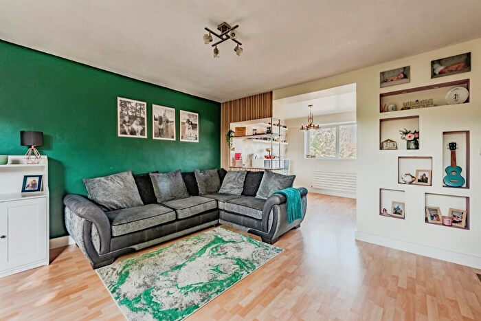 2 Bedroom Maisonette For Sale In Chilberton Drive, Merstham, Redhill, RH1
