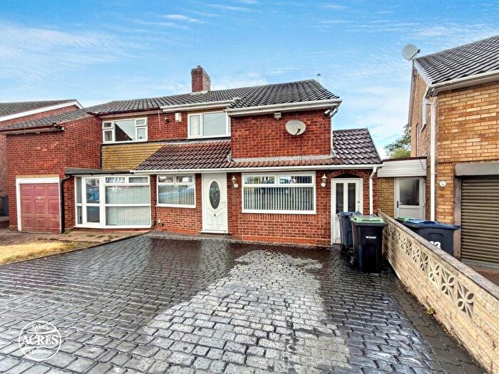 3 Bedroom Semi Detached House For Sale In Ipswich Crescent, Great Barr, Birmingham, B42
