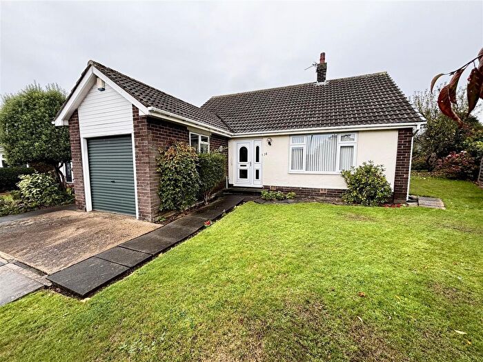 3 Bedroom Detached Bungalow For Sale In Ashlea Close, Garforth, Leeds, LS25
