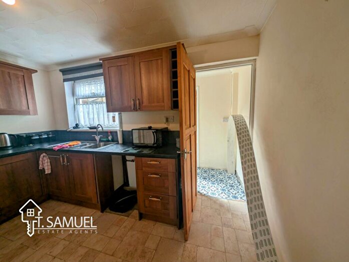 3 Bedroom Terraced House For Sale In High Street, Mountain Ash, CF45