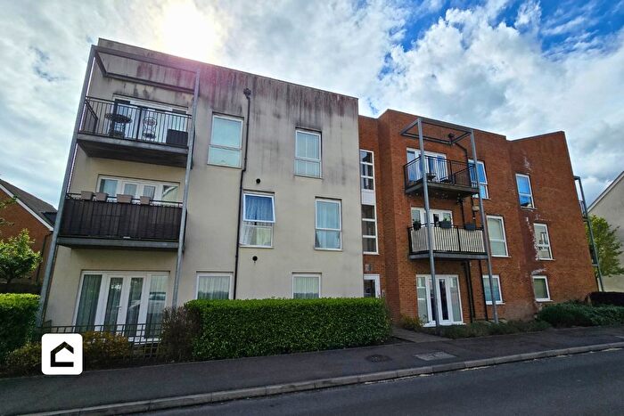 2 Bedroom Flat For Sale In The Moors, Redhill, Surrey, RH1